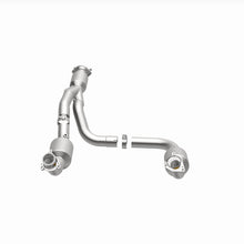 Load image into Gallery viewer, MagnaFlow 12-20 Chevrolet Express 4500 Underbody 6.0L Direct Fit Catalytic Converter