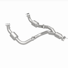 Load image into Gallery viewer, MagnaFlow 12-20 Chevrolet Express 4500 Underbody 6.0L Direct Fit Catalytic Converter