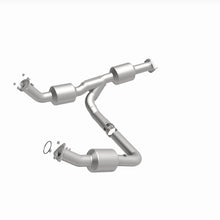 Load image into Gallery viewer, MagnaFlow 18-20 Chevrolet Express 2500 Single Underbody 4.3L Direct Fit Catalytic Converter