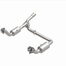 Load image into Gallery viewer, MagnaFlow 19-20 GMC Sierra 1500 Single Underbody 4.3L/5.3L Direct Fit Catalytic Converter