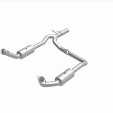 Load image into Gallery viewer, MagnaFlow 09-13 Ford E-350 Super Duty V10 6.8 OEM Underbody Direct Fit Catalytic Converter