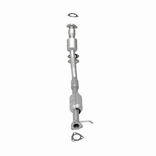 Load image into Gallery viewer, MagnaFlow Direct Fit Catalytic Converter 02-03 Saturn Vue 3.0L Rear