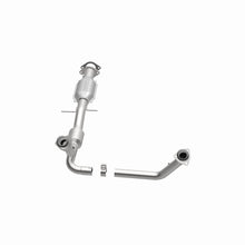 Load image into Gallery viewer, MagnaFlow Direct Fit Catalytic Converter Chevy S-10 00-02 OEM