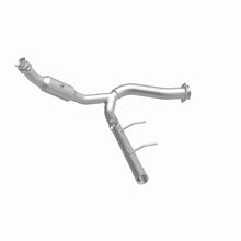 Load image into Gallery viewer, MagnaFlow Direct Fit Catalytic Converter 2007-2008 Ford Expedition/Navigator V8-5.4L