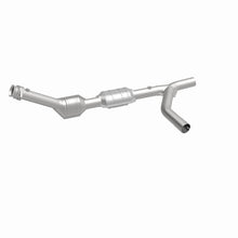 Load image into Gallery viewer, MagnaFlow Direct Fit Catalytic Converter 00-04 Ford E150 4.6L P/S