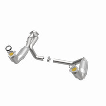 Load image into Gallery viewer, MagnaFlow Direct Fit Catalytic Converter 99-00 Chevy Pickups 4.3L
