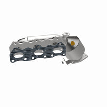 Load image into Gallery viewer, MagnaFlow Direct Fit Catalytic Converter 00 Suzuki Grand Vitara 2.5L