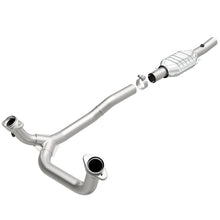 Load image into Gallery viewer, MagnaFlow Direct Fit Catalytic Converter 96 Ford E-Series Van 5.8L