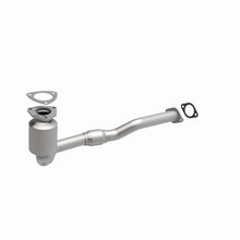 Load image into Gallery viewer, MagnaFlow Direct Fit Catalytic Converter 02-03 Saturn Vue 3.0L Front