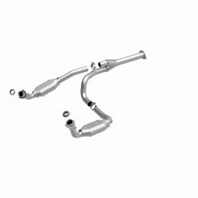 Load image into Gallery viewer, MagnaFlow Direct Fit Catalytic Converter 2002 Chevy E 1500 Van 4.3L