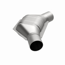 Load image into Gallery viewer, MagnaFlow Universal Catalytic Converter 2.5 Angled In/Out
