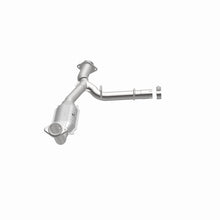 Load image into Gallery viewer, MagnaFlow Direct Fit Catalytic Converter 05 Expedition P/S 5.4L OEM