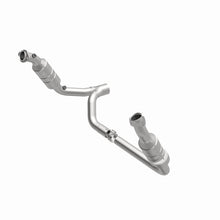 Load image into Gallery viewer, MagnaFlow Direct Fit Catalytic Converter RAM Pickup 2006 8 5.7L