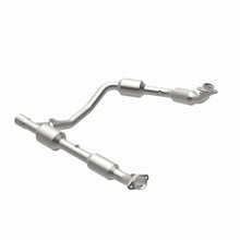 Load image into Gallery viewer, MagnaFlow Direct Fit Catalytic Converter 05-06 Ford E-350 Super Duty 5.4L