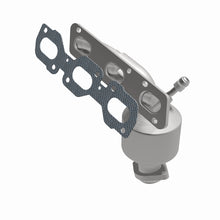 Load image into Gallery viewer, MagnaFlow Direct Fit Catalytic Converter 00-01 Mazda MPV 2.5L Manifold