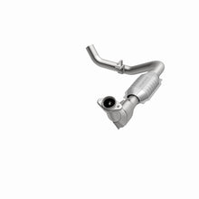 Load image into Gallery viewer, MagnaFlow Direct Fit Catalytic Converter 99-02 Expedition 5.4L 4wd
