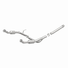 Load image into Gallery viewer, MagnaFlow Direct Fit Catalytic Converter OEM 2004-2005 Ford Explorer/Mercury Mountaineer Underbody