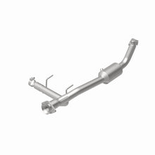 Load image into Gallery viewer, MagnaFlow Direct Fit Catalytic Converter 05-06 Lincoln Navigator 5.4L w/ 3in Main Piping