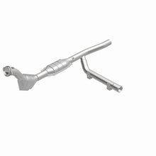 Load image into Gallery viewer, MagnaFlow Direct Fit Catalytic Converter 97-98 Ford Expedition 4.6