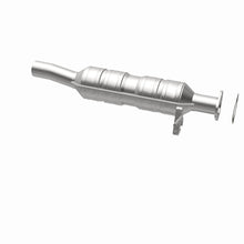 Load image into Gallery viewer, MagnaFlow Direct Fit Catalytic Converter 07-08 E-350 Super Duty 5.4 &amp; 6.8 L OEM Underbody