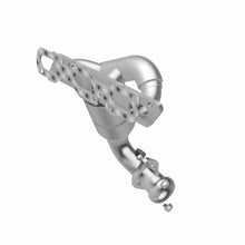 Load image into Gallery viewer, MagnaFlow Direct Fit Catalytic Converter 01-05 Ford Escape / Mazda Tribute 2.0L (CA Emissions)