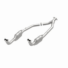 Load image into Gallery viewer, MagnaFlow Direct Fit Catalytic Converter OEM 2003 Land Rover Discovery Underbody