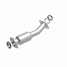 Load image into Gallery viewer, MagnaFlow Direct Fit Catalytic Converter 11-15 Sienna 3.5 Underbody