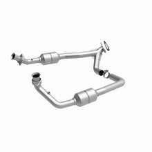 Load image into Gallery viewer, MagnaFlow Direct Fit Catalytic Converter 2002 Ford E-Series Vans 5.4L