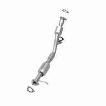 Load image into Gallery viewer, MagnaFlow Direct Fit Catalytic Converter 02-03 Saturn Vue 3.0L Rear