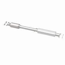 Load image into Gallery viewer, MagnaFlow Direct Fit Catalytic Conv 11-14 Sonata 2.4L Underbody (OEM Grade Federal / EPA Compliant)