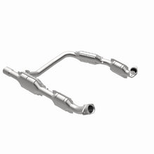 Load image into Gallery viewer, MagnaFlow Direct Fit Catalytic Converter Ford E350 Van 06 5.4L OEM