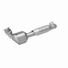 Load image into Gallery viewer, MagnaFlow Direct Fit Catalytic Converter 04-06 F-150 Pickup 5.4L 2WD D/S