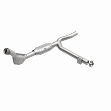 Load image into Gallery viewer, MagnaFlow Direct Fit Catalytic Converter 99-00 F-150 4.2L V6 2WD P/