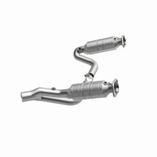 Load image into Gallery viewer, MagnaFlow Direct Fit Catalytic Converter Raider 2006 8 4.7L