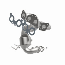 Load image into Gallery viewer, MagnaFlow Direct Fit Catalytic Converter 05-11 Volvo XC90 4.4L Rear
