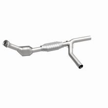 Load image into Gallery viewer, MagnaFlow Direct Fit Catalytic Converter 97-99 E-150/250 4.6L P/S