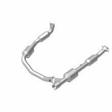 Load image into Gallery viewer, MagnaFlow Direct Fit Catalytic Converter 05-06 Ford E-350 Super Duty 5.4L
