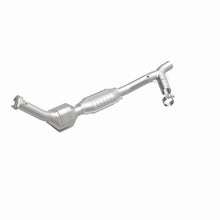 Load image into Gallery viewer, MagnaFlow Direct Fit Catalytic Converter 98 Ford Expedition 5.4L