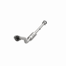 Load image into Gallery viewer, MagnaFlow Direct Fit Catalytic Converter 98-01 GM MidSize 3.1L
