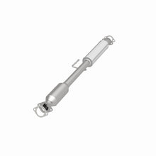 Load image into Gallery viewer, MagnaFlow Direct Fit Catalytic Conv 11-14 Sonata 2.4L Underbody (OEM Grade Federal / EPA Compliant)