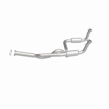 Load image into Gallery viewer, MagnaFlow Direct Fit Catalytic Converter 00 Chevy Express 1500 5.7L