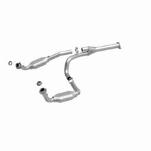 Load image into Gallery viewer, MagnaFlow Direct Fit Catalytic Converter 2002 Chevy E 1500 Van 4.3L