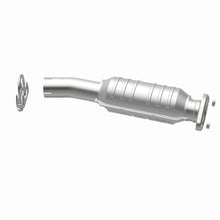 Load image into Gallery viewer, MagnaFlow Direct Fit Catalytic Converter 04 Toyota Sienna 3.3L