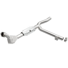 Load image into Gallery viewer, MagnaFlow Direct Fit Catalytic Converter 99-00 F-150 4.2L V6 2WD P/