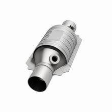 Load image into Gallery viewer, MagnaFlow Universal Catalytic Converter 2 Dual O2 Boss