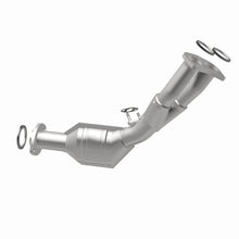Load image into Gallery viewer, MagnaFlow Direct Fit Catalytic Converter 01-04 Toyota Tacoma 2.7L fr