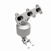 Load image into Gallery viewer, MagnaFlow Direct Fit Catalytic Converter 01-04 Hyundai Santa Fe 2.7L