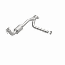Load image into Gallery viewer, MagnaFlow Direct Fit Catalytic Converter 05-06 Lincoln Navigator 5.4L w/ 3in Main Piping