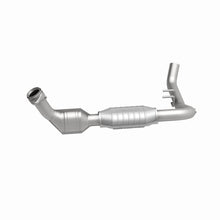 Load image into Gallery viewer, MagnaFlow Direct Fit Catalytic Converter 99-02 Expedition 5.4L 4wd