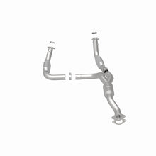 Load image into Gallery viewer, MagnaFlow Direct Fit Catalytic Converter 2011-2012 EXPRESS 2500 6.0L 6.0L Underbody
